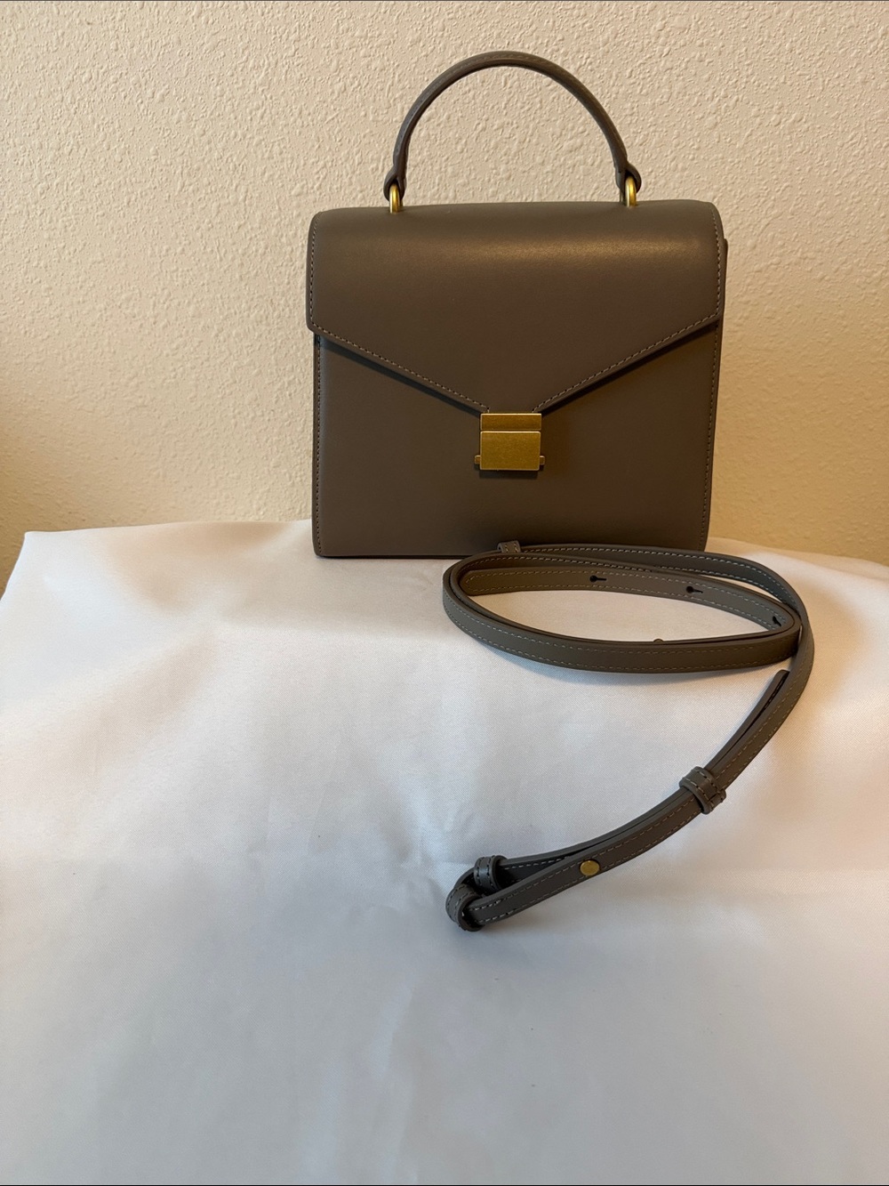 Quince Structured Top-Handle Crossbody Bag - Picture 2 of 11